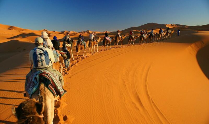 avec marrakech activite Le circuit de 4 jours de Marrakech au désert de Merzouga vous emmène à travers les paysages fascinants du Maroc, en partant de Marrakech vers les montagnes de l'Atlas, puis en explorant le célèbre ksar d'Ait Ben Haddou, classé au patrimoine mondial de l'UNESCO.